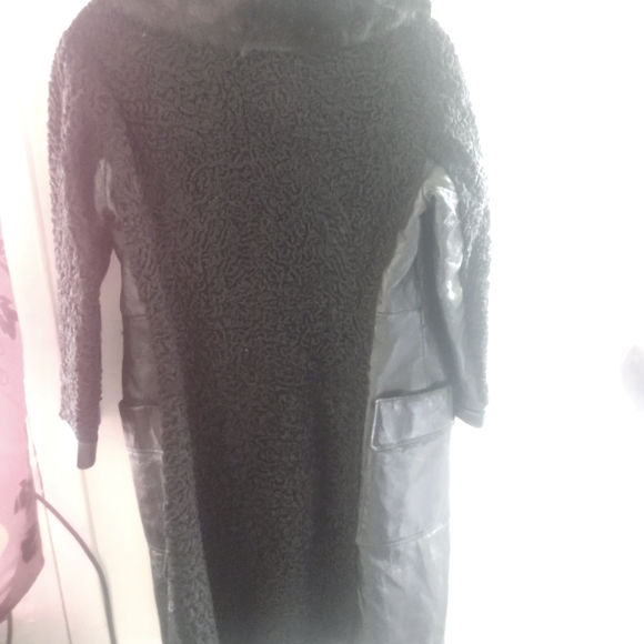 Genuine 0ersian Lamb/Sheep real fur coat,Leather, curly black fur, buttoned - Picture 2 of 6